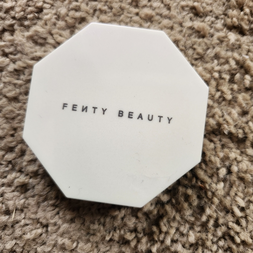NWOT Fenty Beauty highlighter
